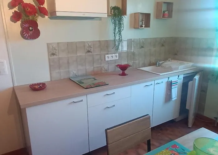 아파트 Les Coquelicots. 미르포아